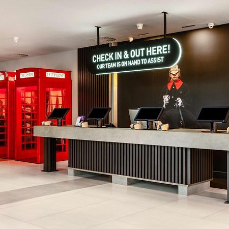 Radisson Red London Heathrow Otel Harmondsworth Dış mekan fotoğraf