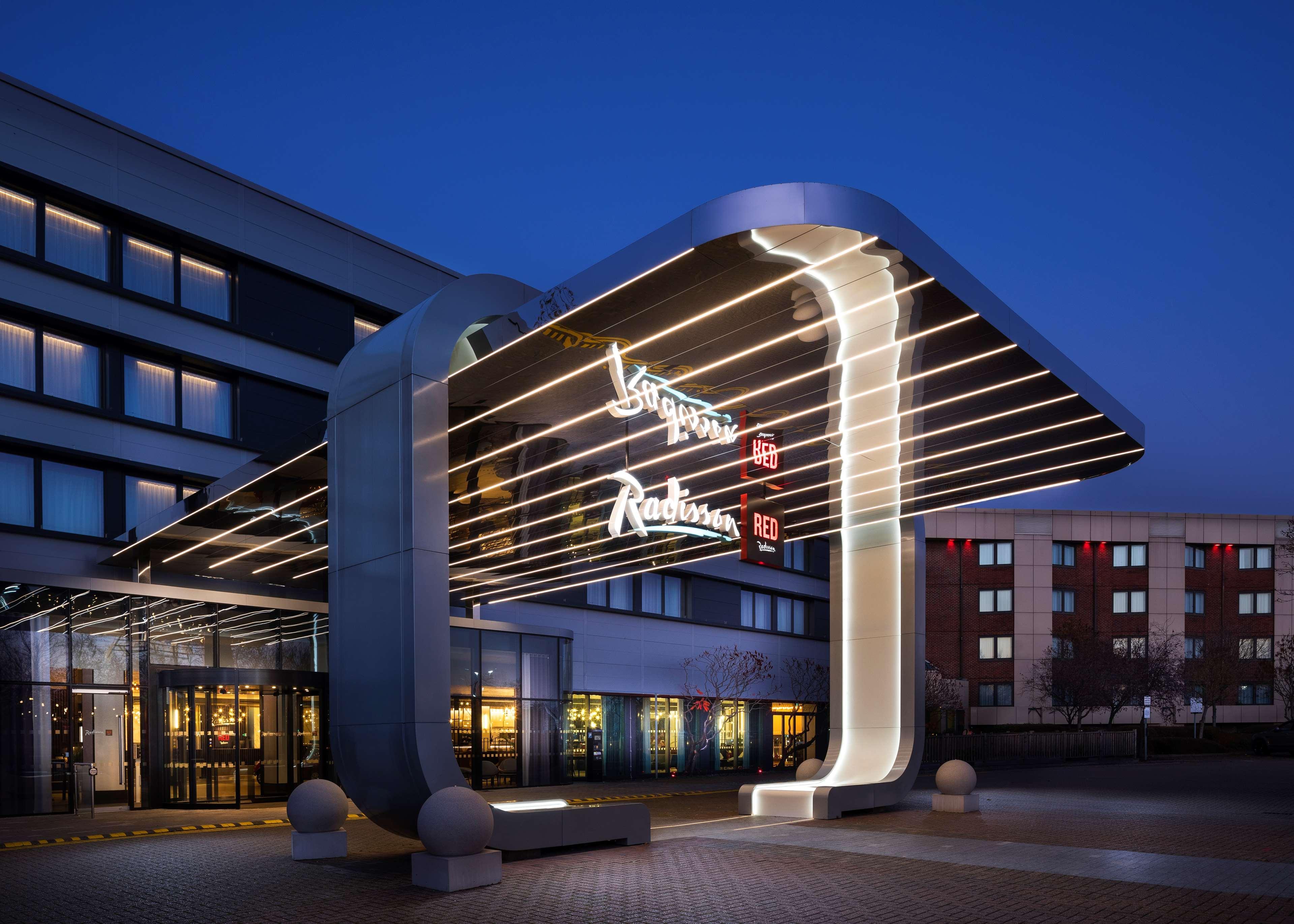 Radisson Red London Heathrow Otel Harmondsworth Dış mekan fotoğraf Radisson Blu