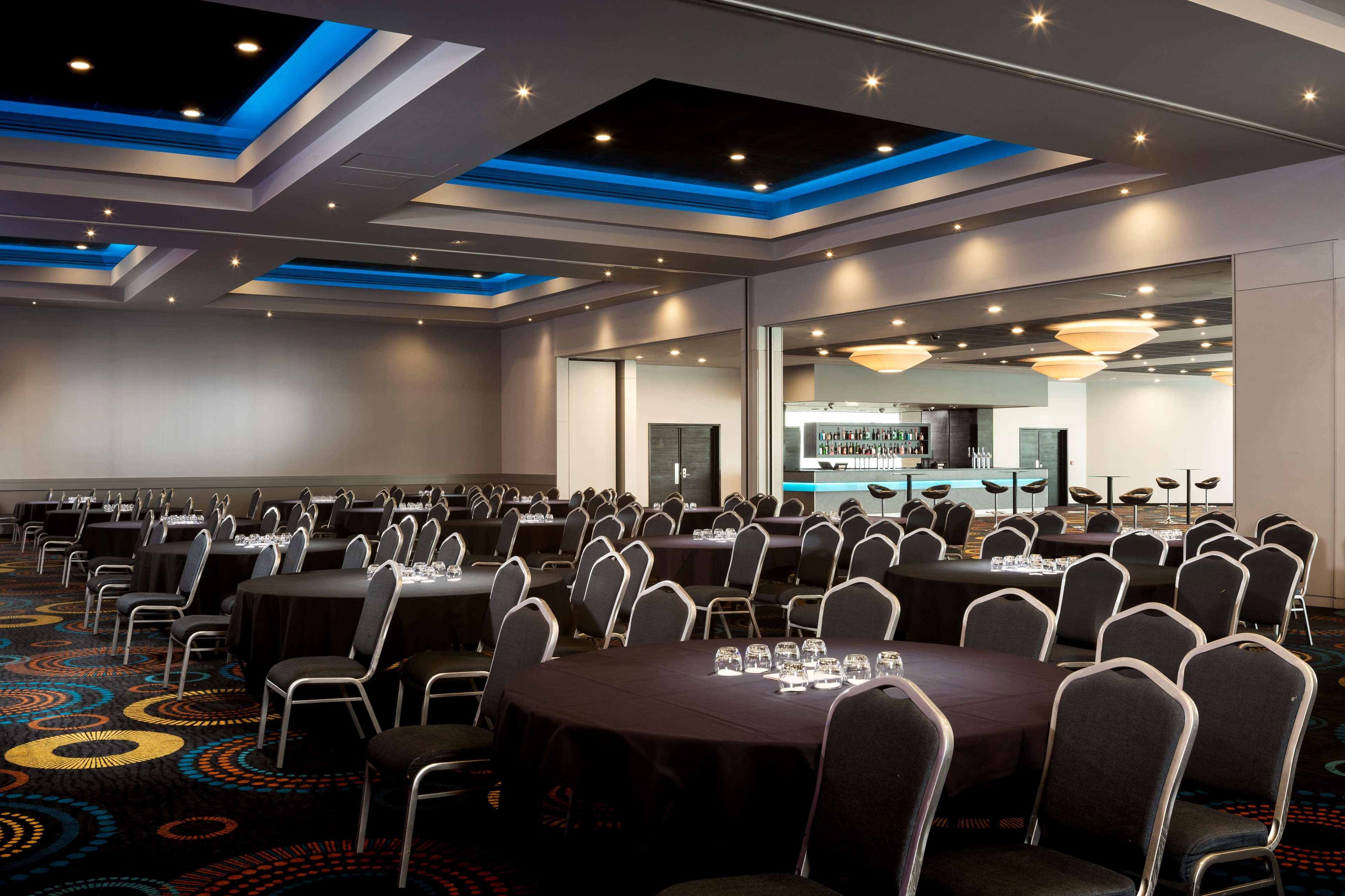 Radisson Red London Heathrow Otel Harmondsworth Dış mekan fotoğraf The function room of the hotel