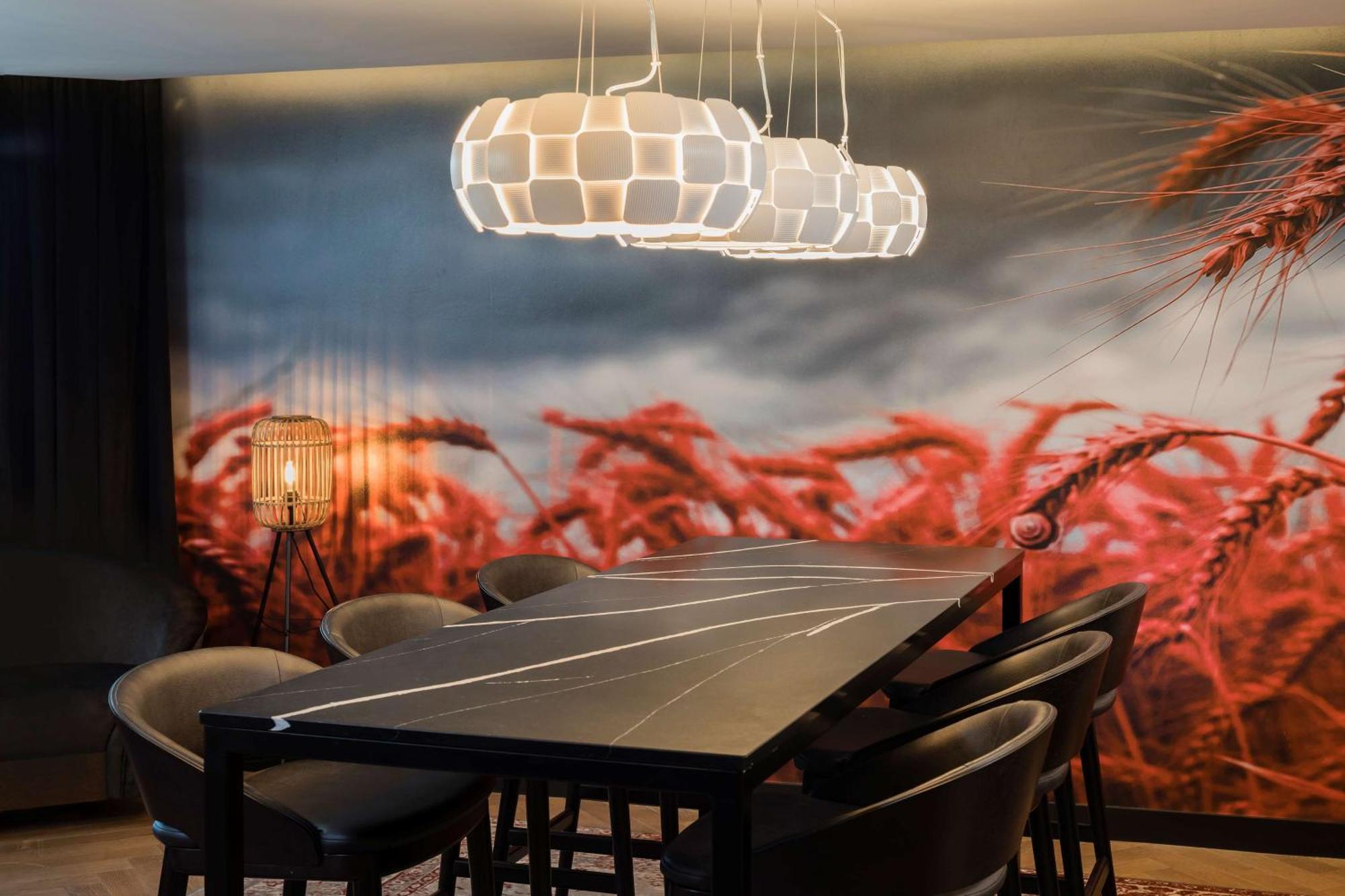 Radisson Red London Heathrow Otel Harmondsworth Dış mekan fotoğraf "The table is set for the meeting"