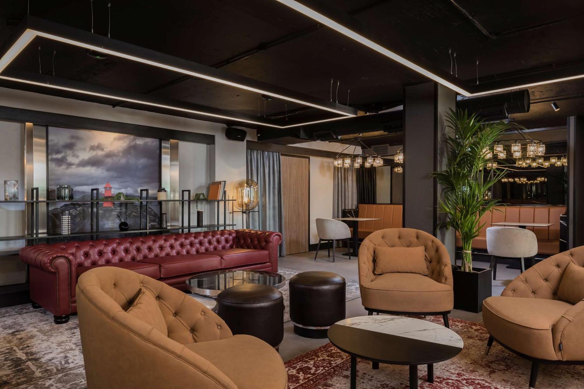 Radisson Red London Heathrow Otel Harmondsworth Dış mekan fotoğraf Interior of the hotel