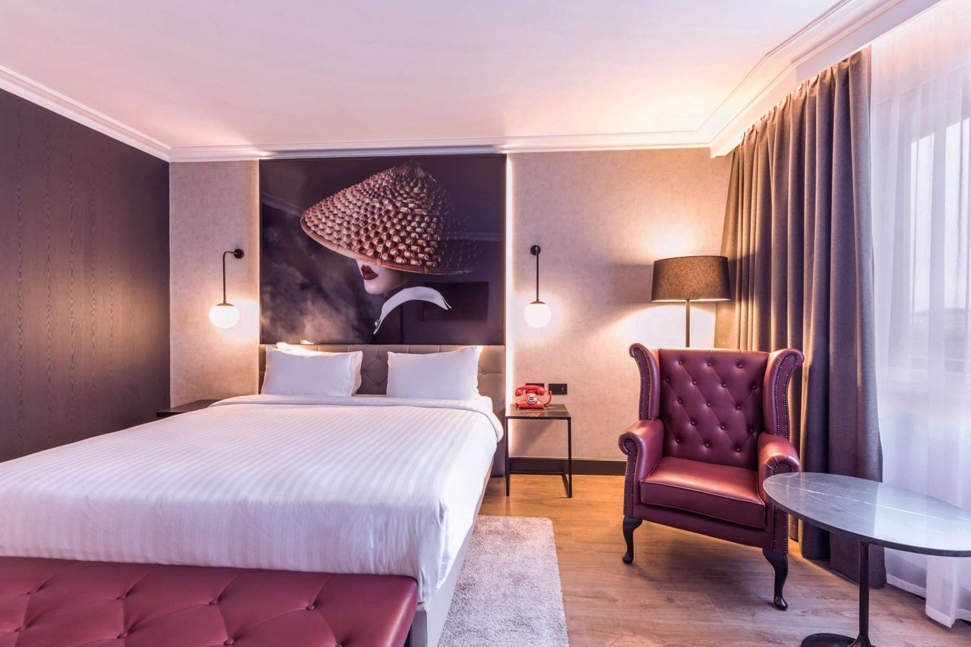 Radisson Red London Heathrow Otel Harmondsworth Dış mekan fotoğraf