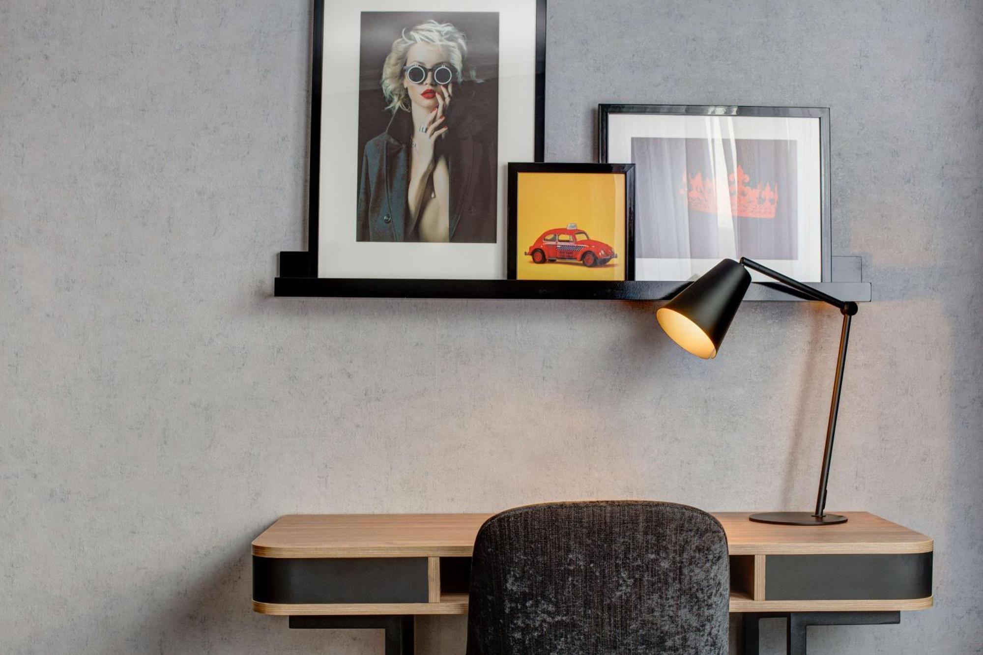 Radisson Red London Heathrow Otel Harmondsworth Dış mekan fotoğraf